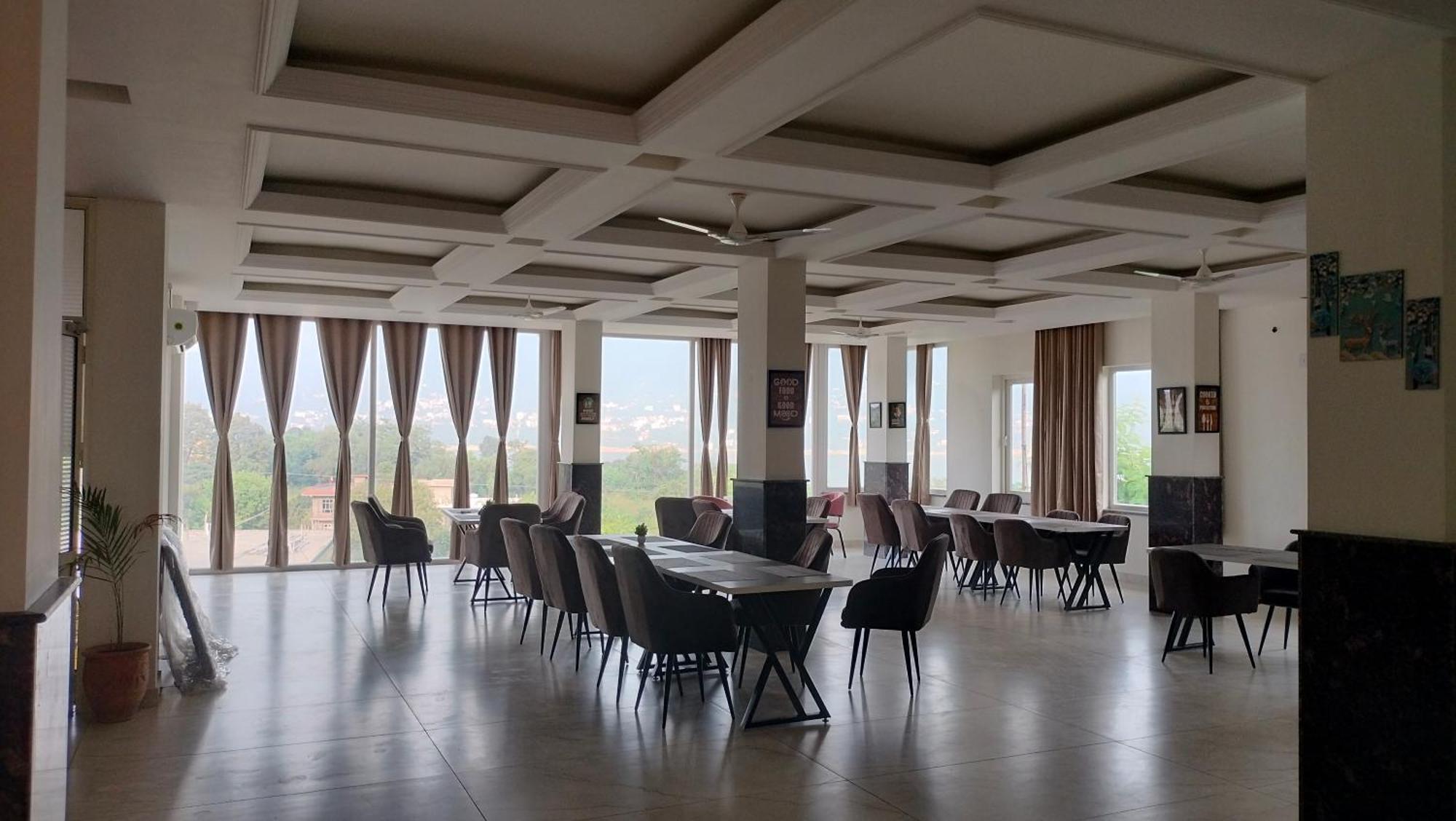 Govind Sagar View Hotel & Restaurant ビラースプル エクステリア 写真