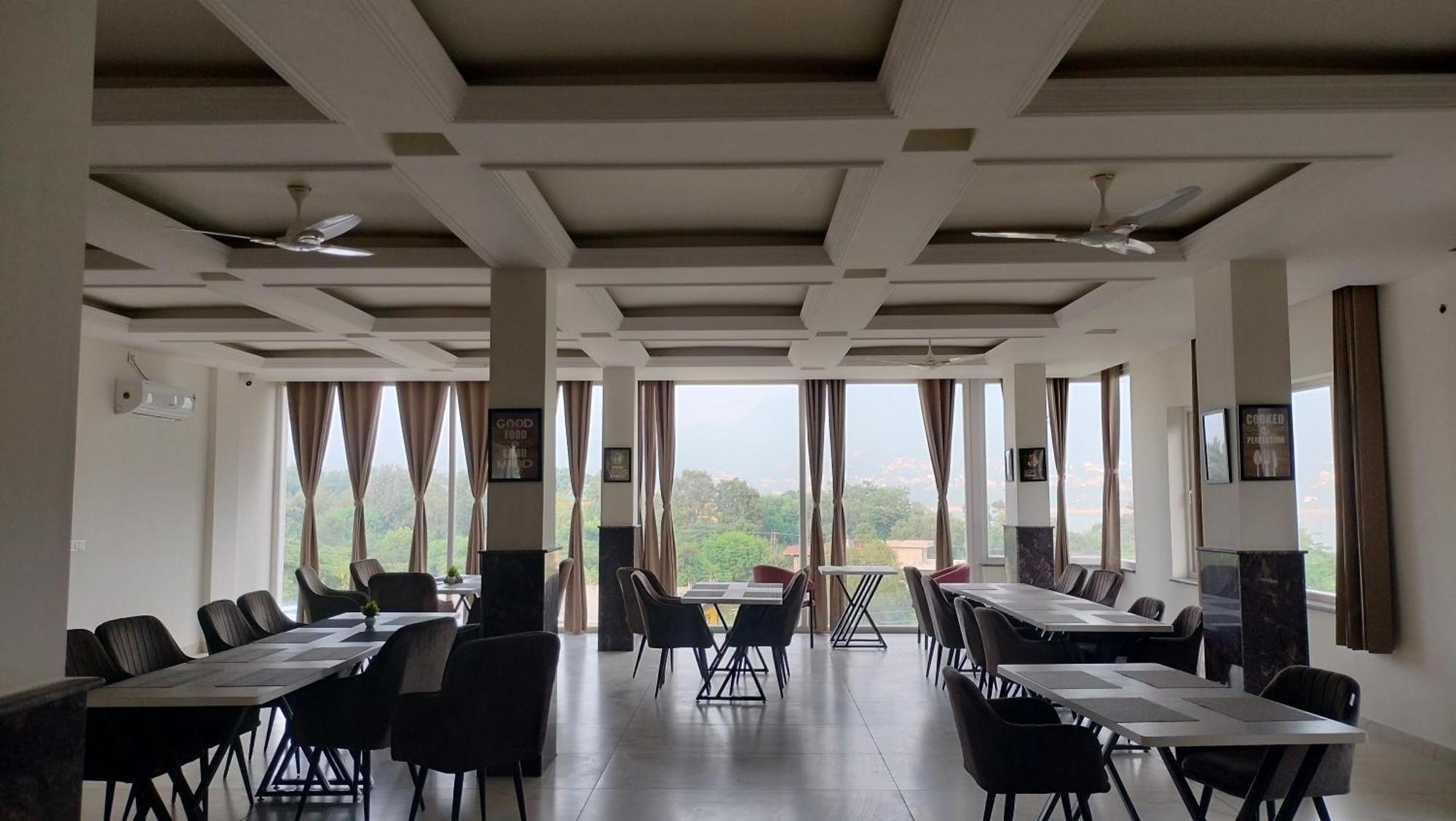 Govind Sagar View Hotel & Restaurant ビラースプル エクステリア 写真