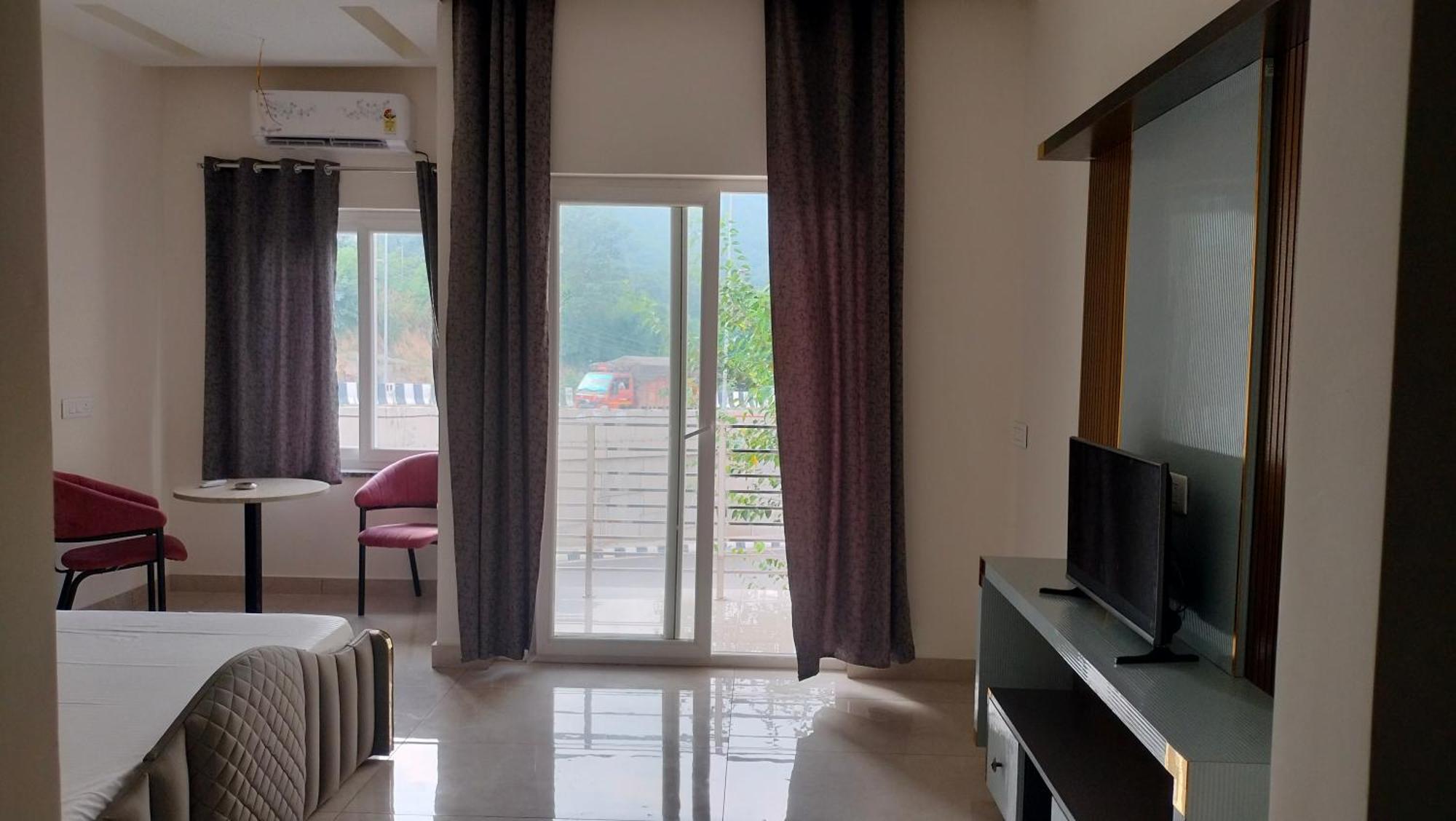 Govind Sagar View Hotel & Restaurant ビラースプル エクステリア 写真