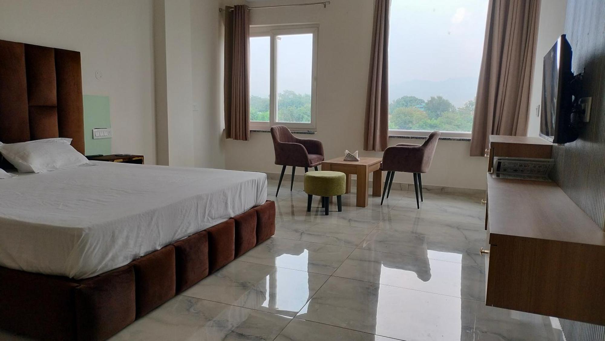 Govind Sagar View Hotel & Restaurant ビラースプル エクステリア 写真