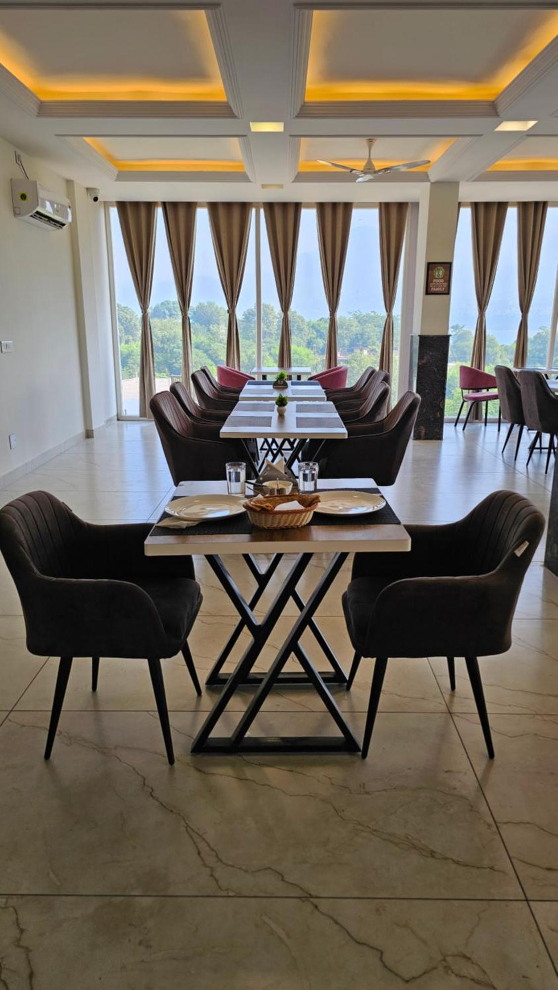 Govind Sagar View Hotel & Restaurant ビラースプル エクステリア 写真