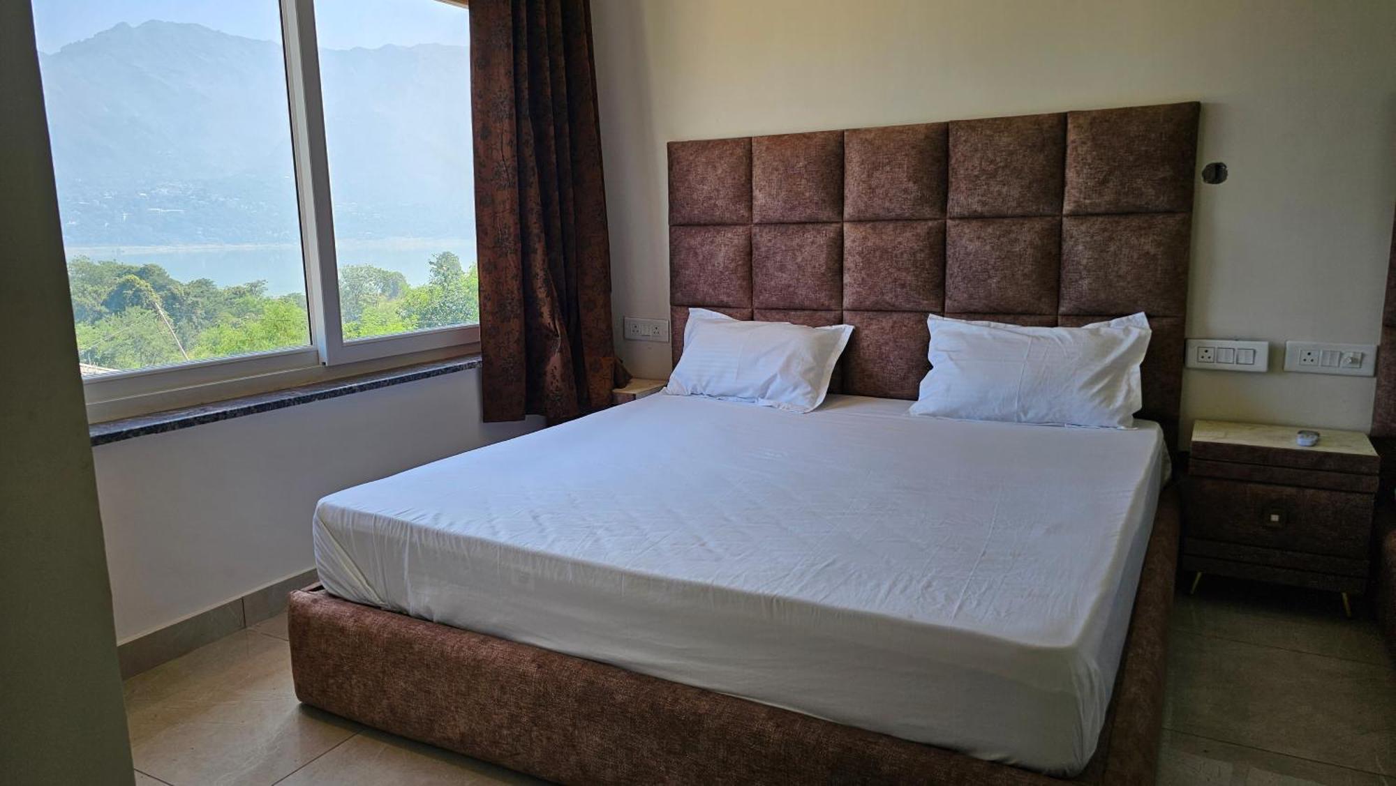 Govind Sagar View Hotel & Restaurant ビラースプル エクステリア 写真